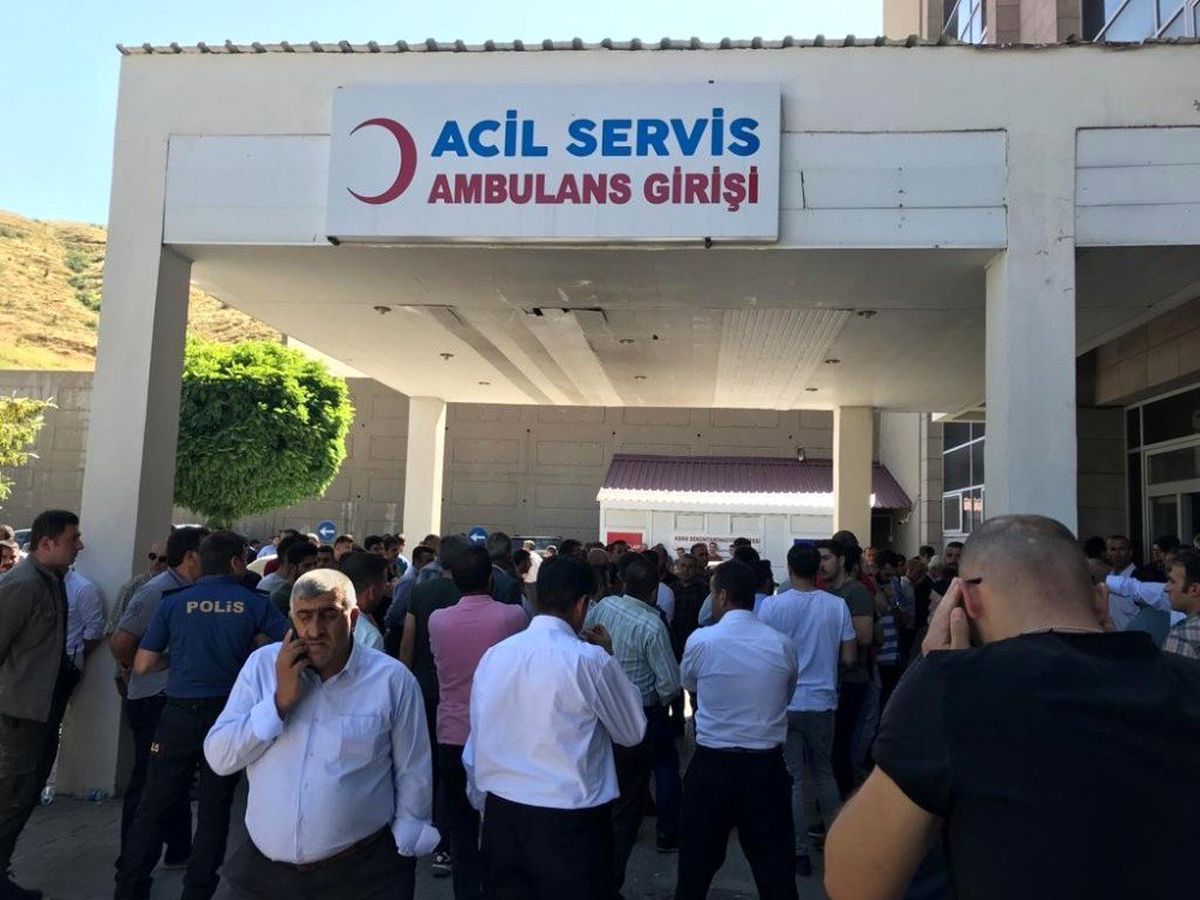 Bitlis\'te binbaşının makam aracına roketli saldırı