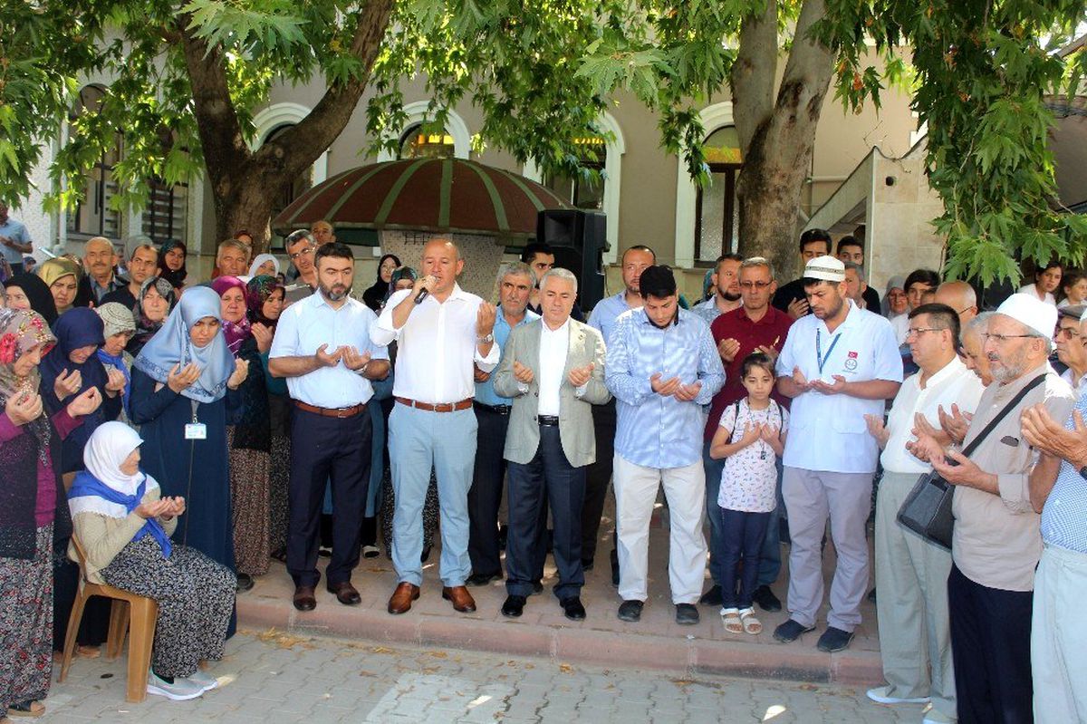 Bucaklı hacı adayları dualarla uğurlandı