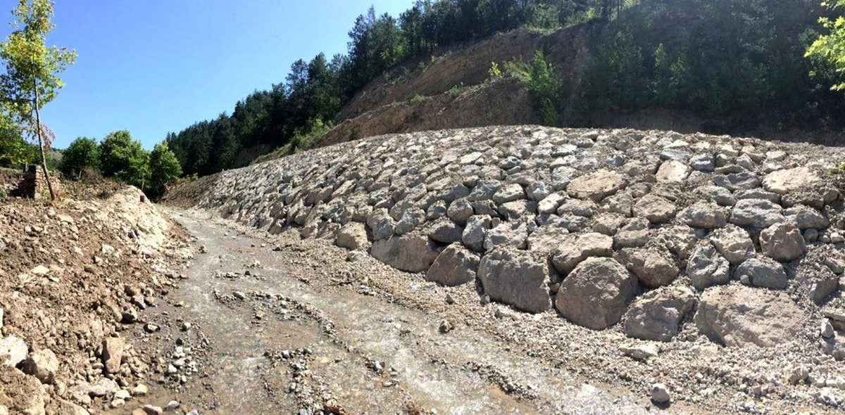 Dere yatağı taş tahkimat çalışması sona erdi