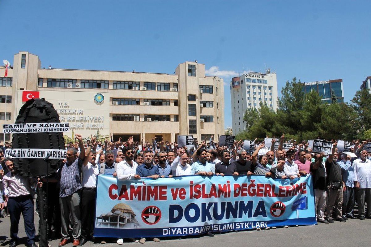Diyarbakır\'da cami yıkımı ve sahabe İyaz bin Ganem Caddesi isminin değiştirilme girişimine tepki