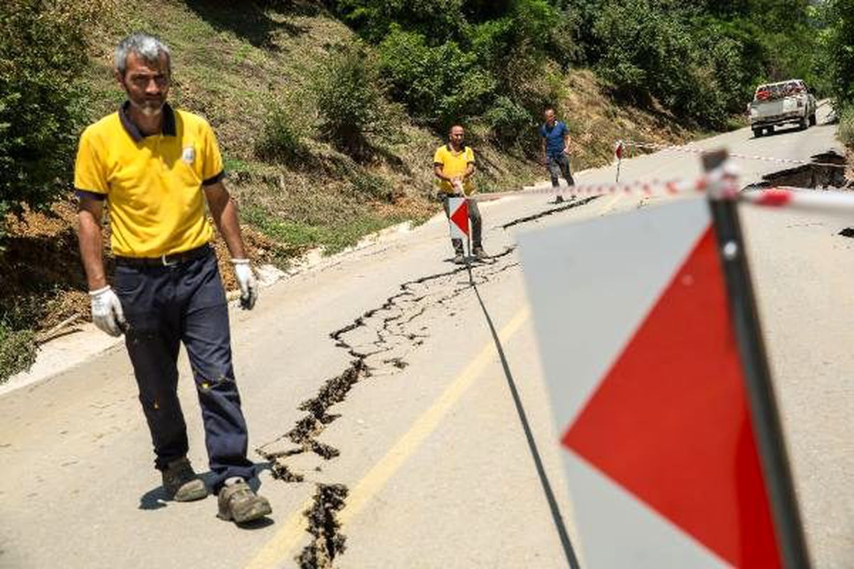 Düzce\'de selde kaybolan 1 kişinin cesedi bulundu, 6 kişi aranıyor (7)