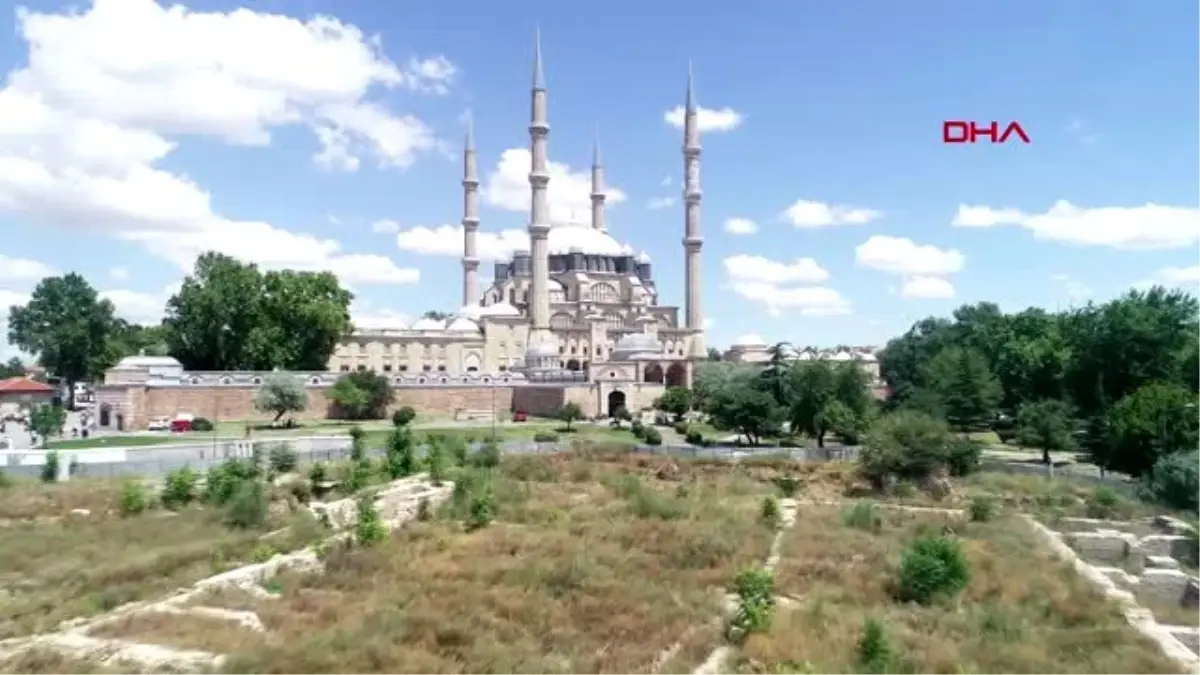 EDİRNE SELİMİYE CAMİİ\'NDE YEMİŞ KAPANI HANI KRİZİ ÇÖZÜLDÜ, PEYZAJ ÇALIŞMASI BAŞLIYOR-1