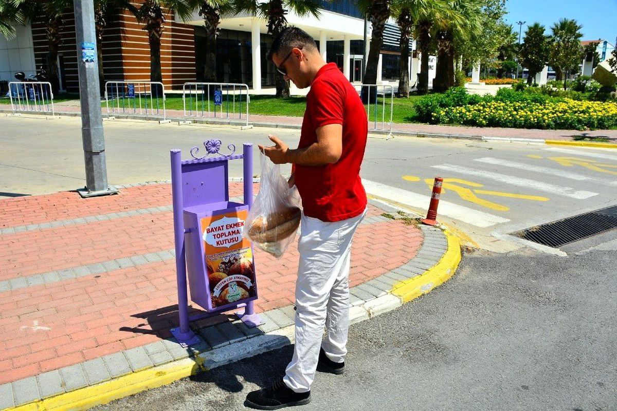 Ekmekler değerleniyor, hayvanlar doyuruluyor