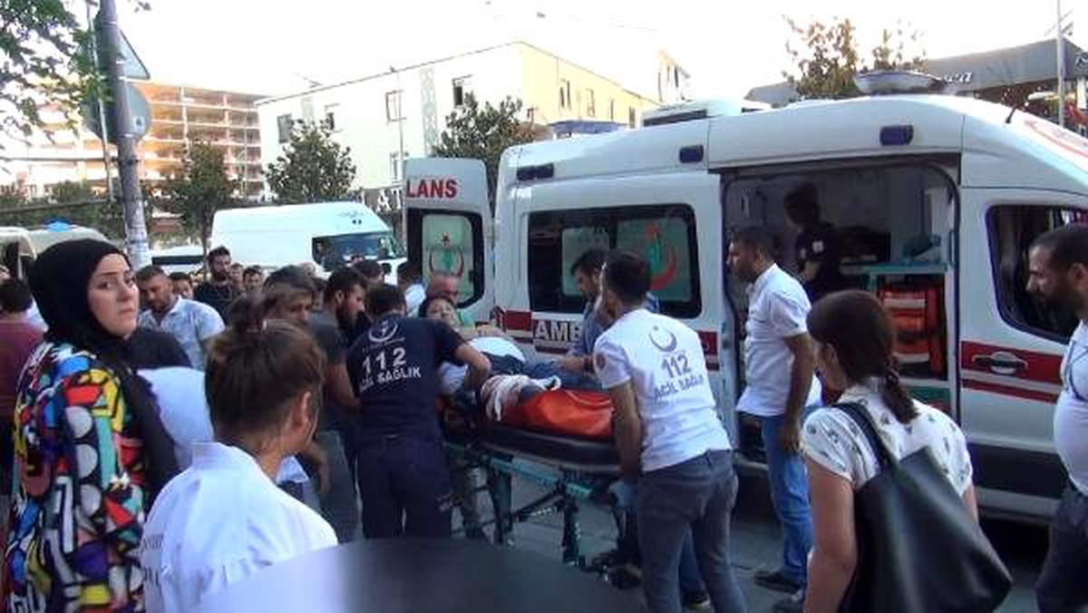 Esenyurt\'ta yer tartışması kavgaya dönüştü: 1\'i ağır 2 yaralı