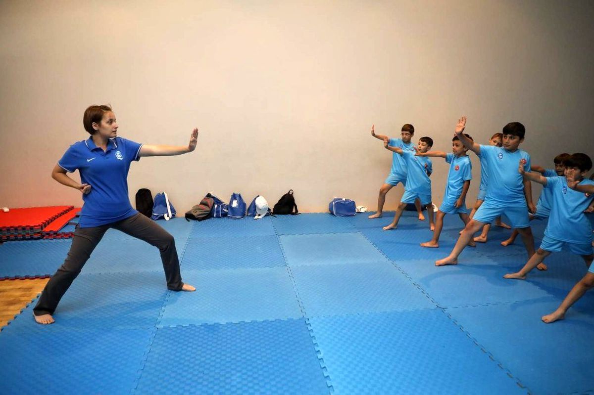 Eyüpsultanlı çocuklar karate öğreniyor