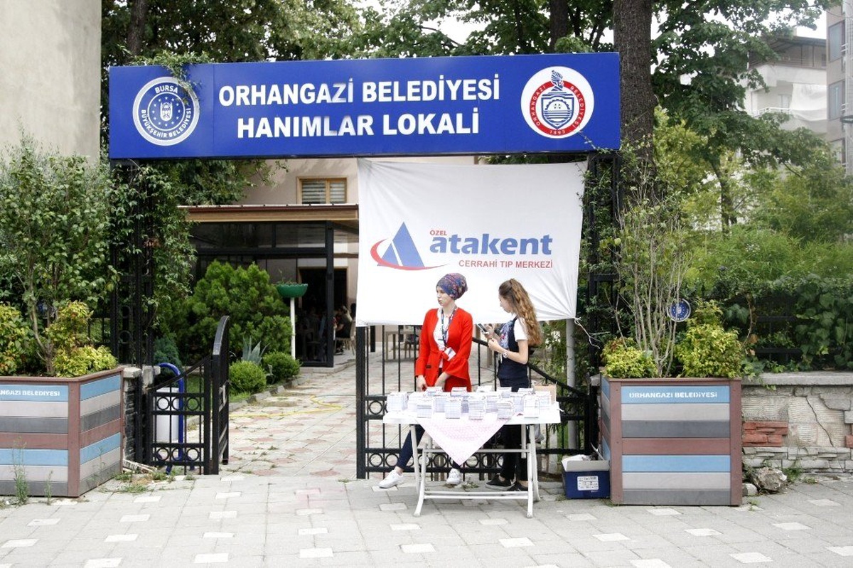 Hanımlar sağlıklı beslenme ve cilt bakımının püf noktalarını dinledi