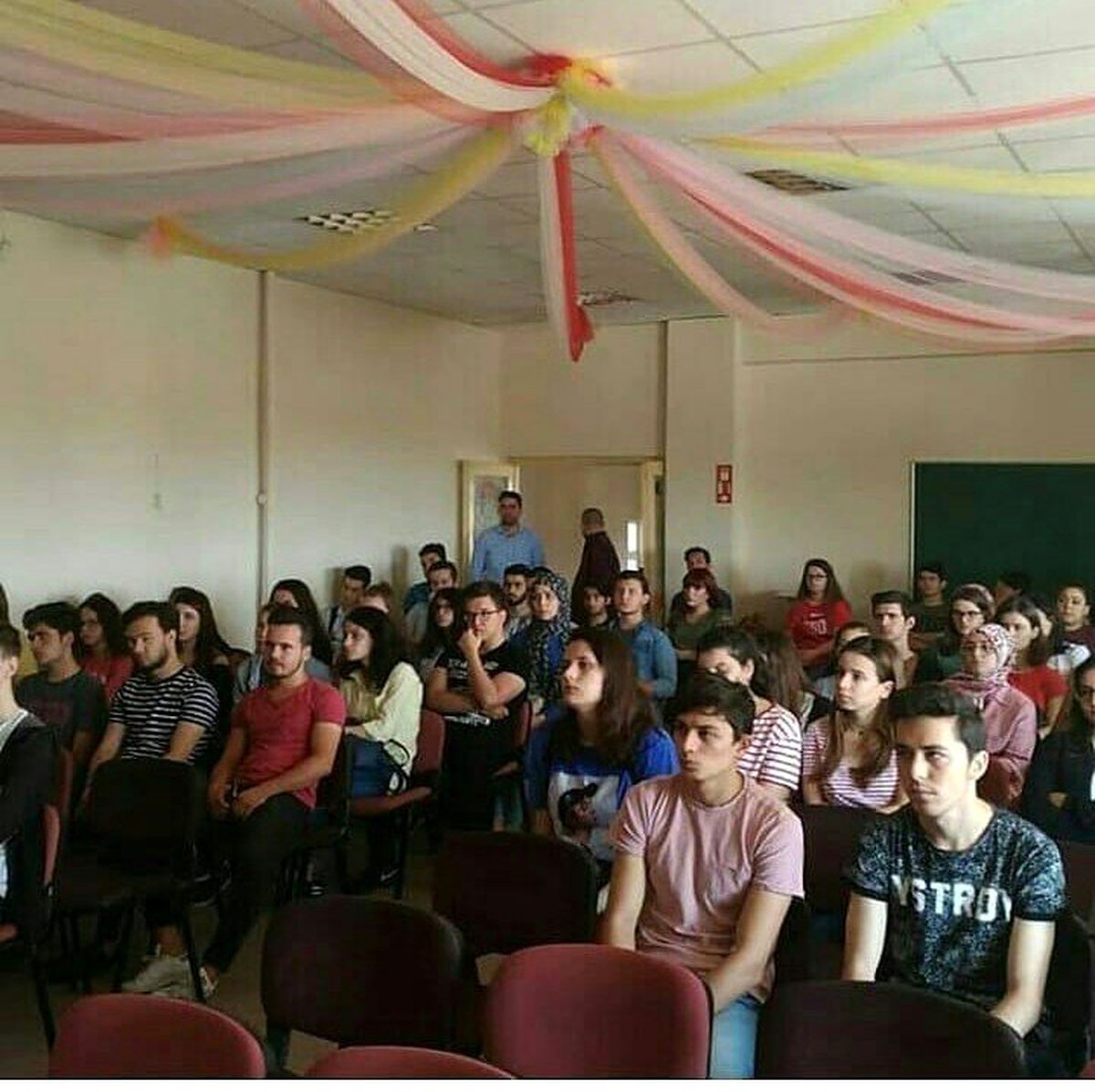 HEM gençleri üniversiteye hazırlıyor