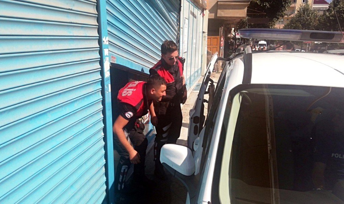 Hırsızlık şüphelilerini market çalışanları suçüstü yakaladı