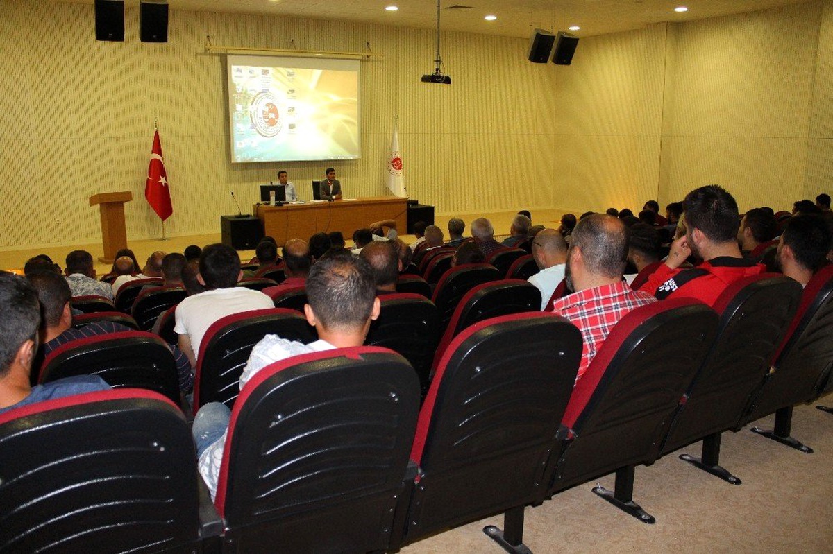 Hükümlülere "demokrasinin önemi" anlatıldı