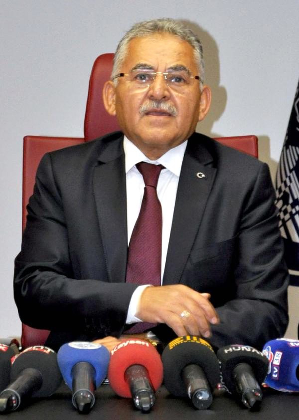 Karpuzlarına kepçeyle el konulan seyyar satıcıdan tepki