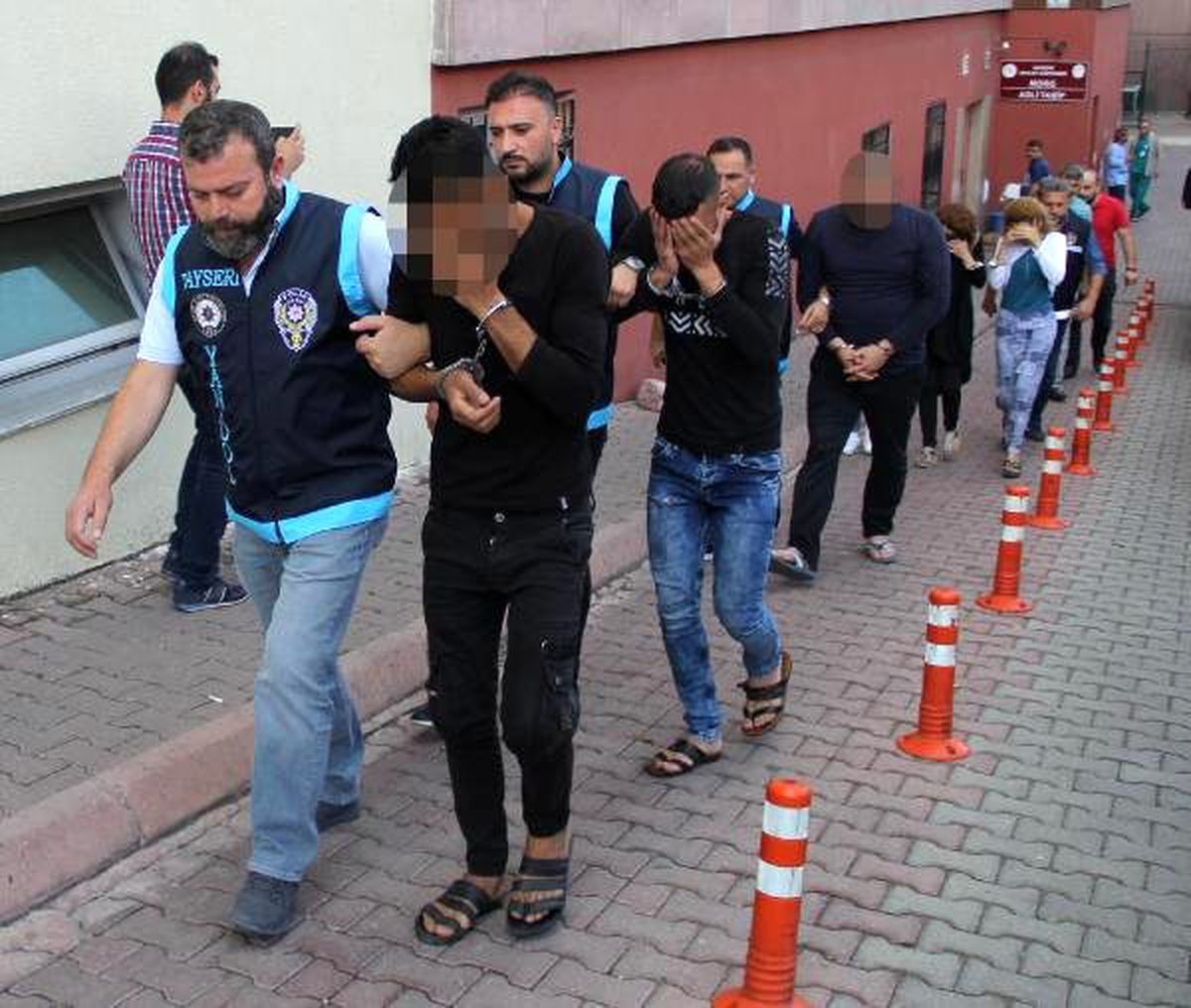 Kayseri\'de evlilik vaadiyle dolandırıcılığa 5 gözaltı