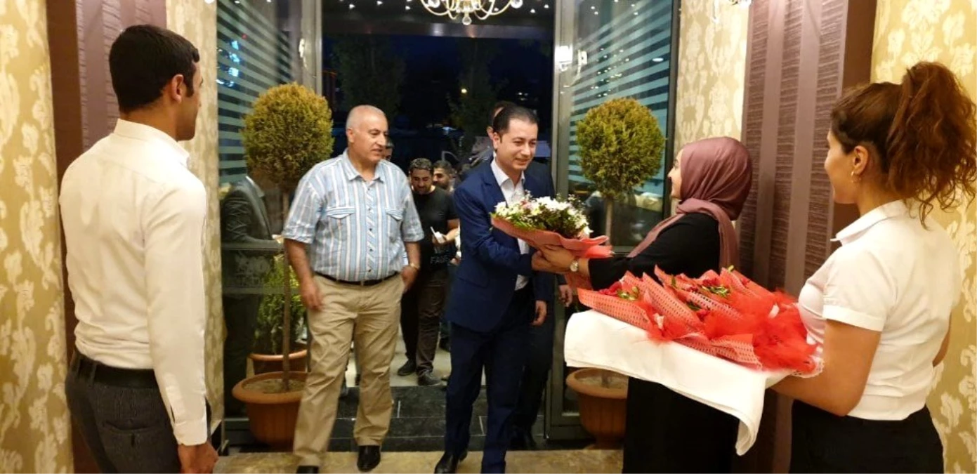 Kuzey Irak heyeti Van\'da çiçeklerle karşılandı