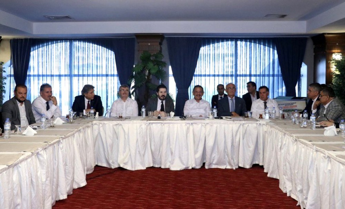 Özhaseki, Ağrı\'da esnaf ziyaretinde bulundu