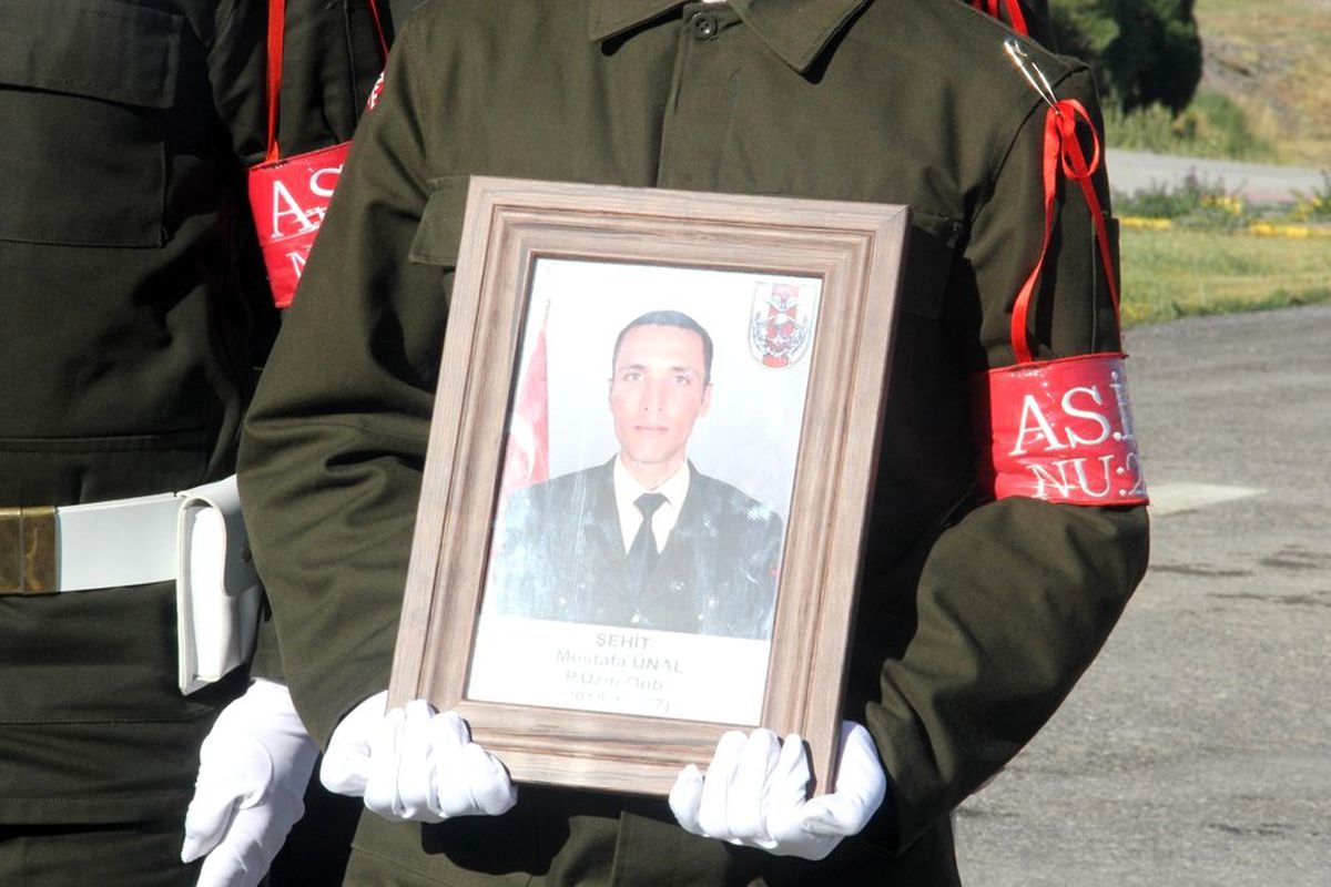 Pençe Harekatı\'nda şehit düşen asker törenle memleketine uğurlandı