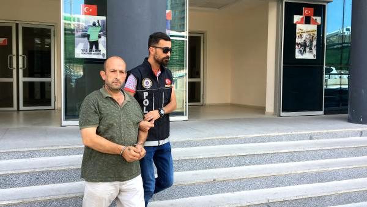 Torbacının otomobilinden 4 kilo uyuşturucu çıktı