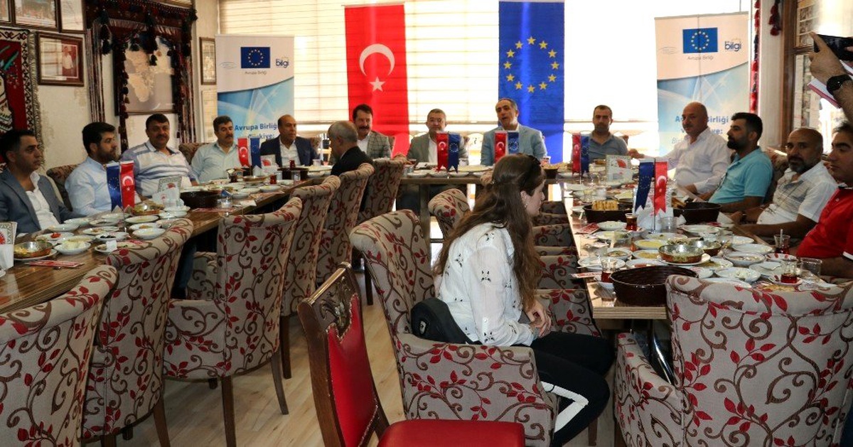 Van Gölü\'nün kirliliğine dikkat çeken \'2. Ulusal Van Denizi Bisiklet Şenliği\' toplantısı yapıldı