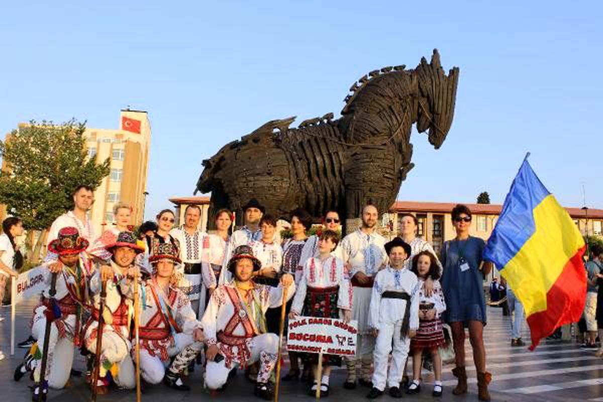 2\'nci Uluslararası Çanakkale Troya Halk Dansları Festivali başladı