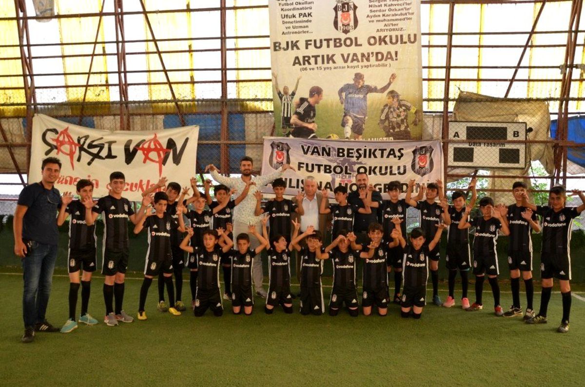 40 küçük sporcuya forma sürprizi