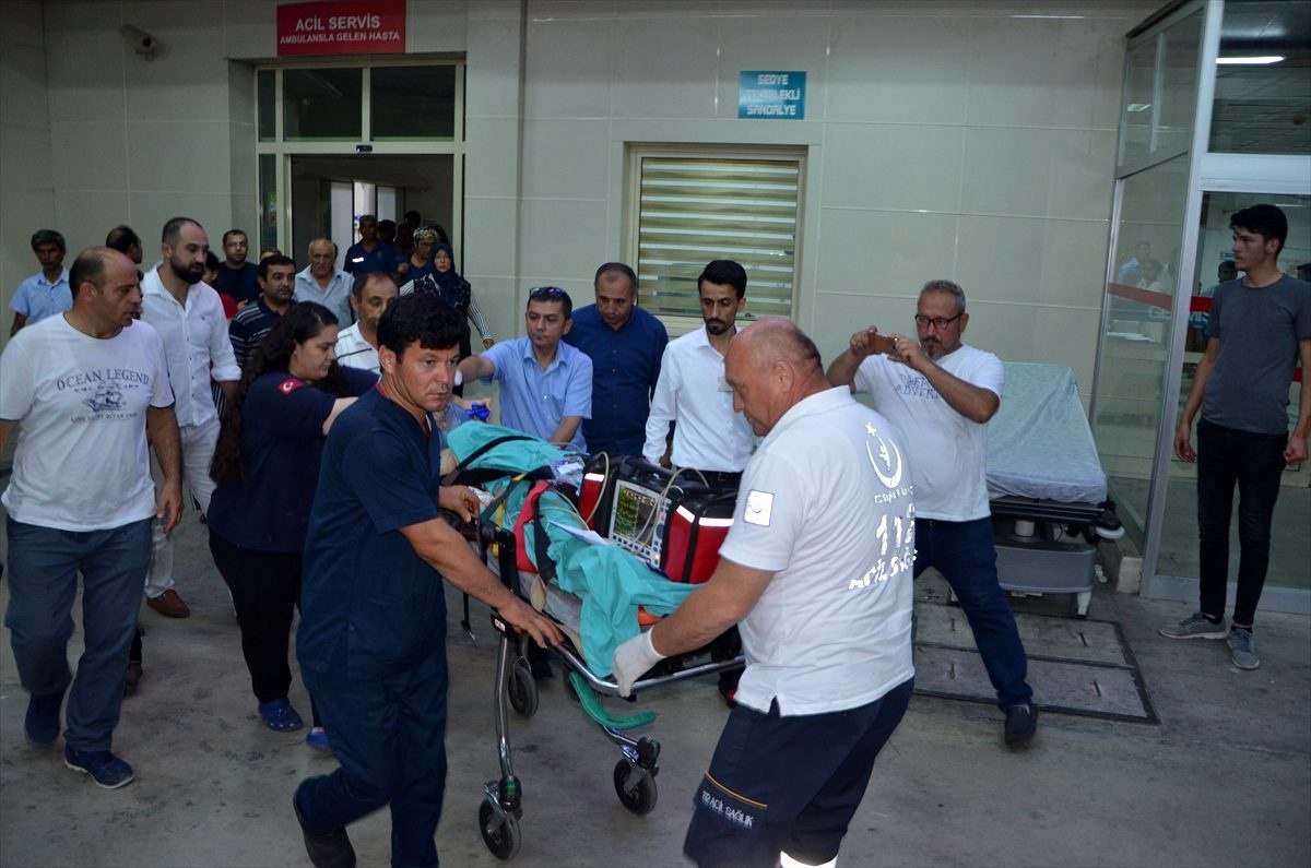 Adana\'daki düğünde çıkan silahlı kavgada yaralanan 2 çocuktan biri öldü