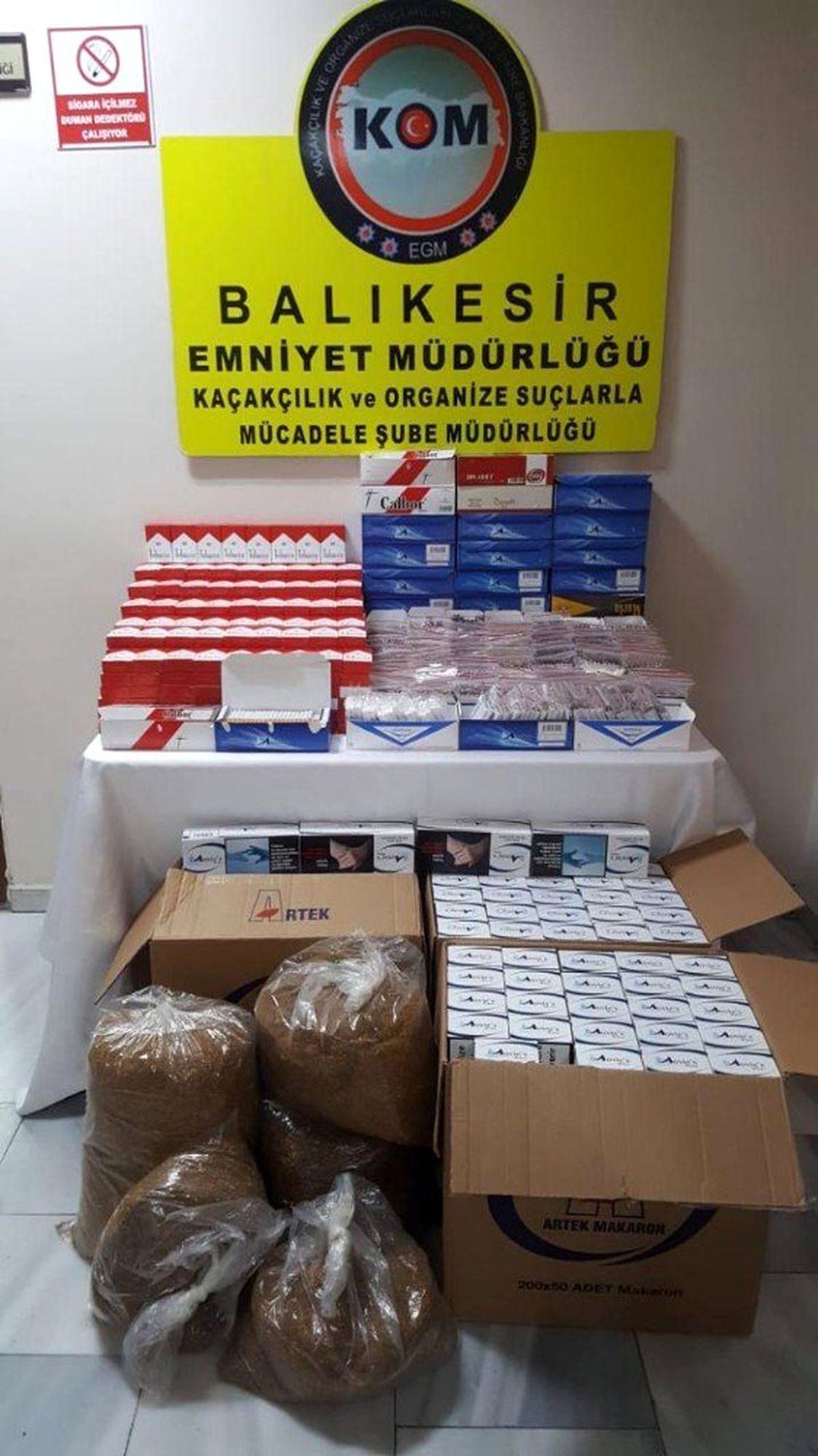 Balıkesir polisi 147 kilo tütün ve çok sayıda makoron yakaladı
