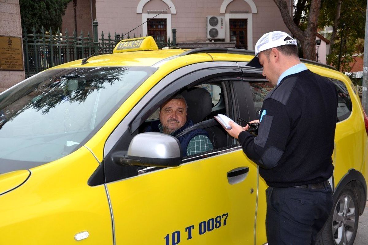 Balıkesir polisinden ticari taksilere denetimi