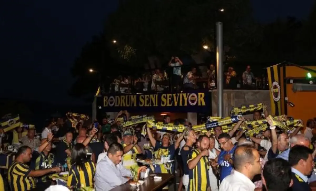 Bodrum ve Kuşadası\'nda Fenerbahçe coşkusu