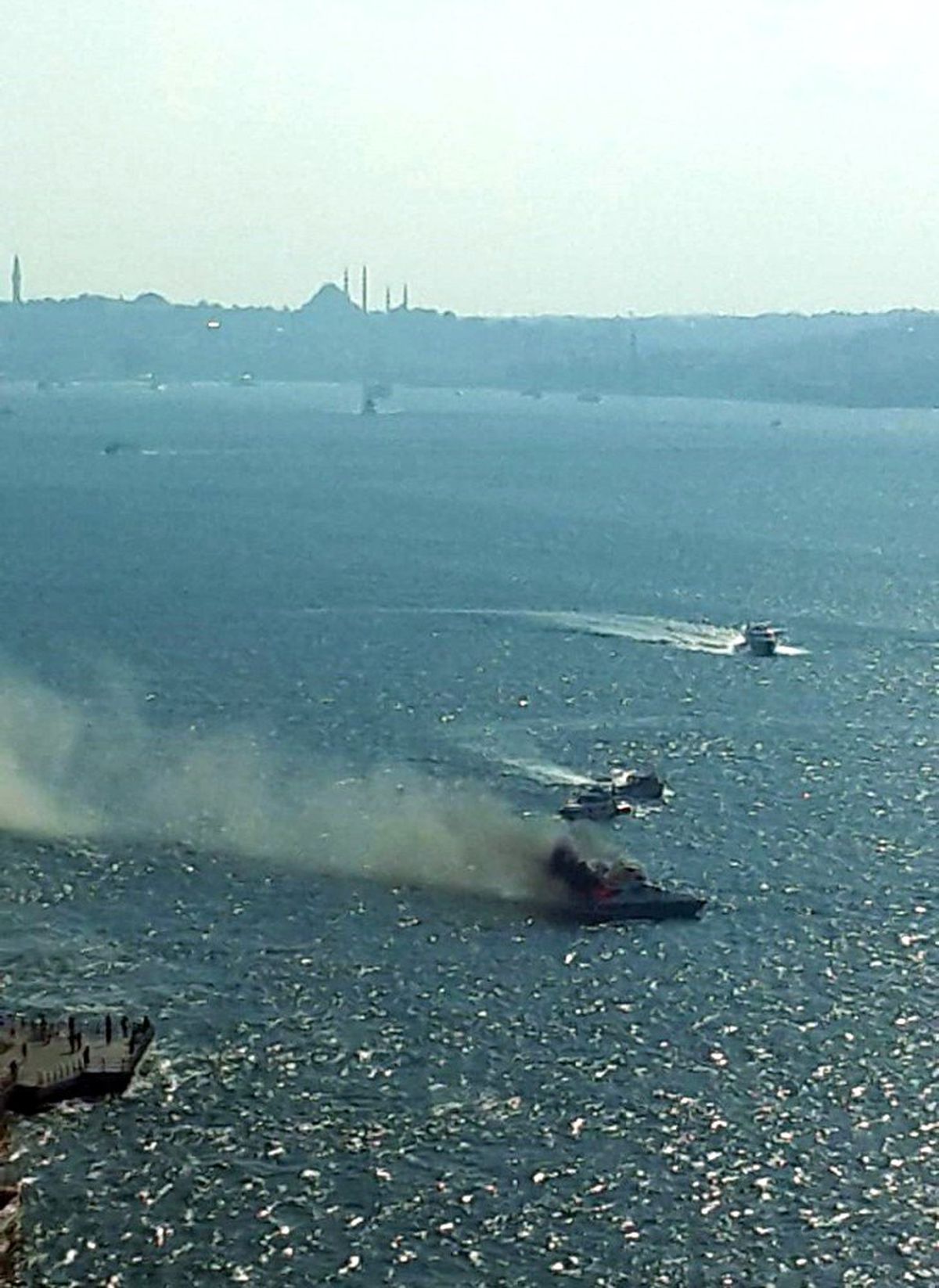 Boğaz\'da lüks yat alev alev yandı