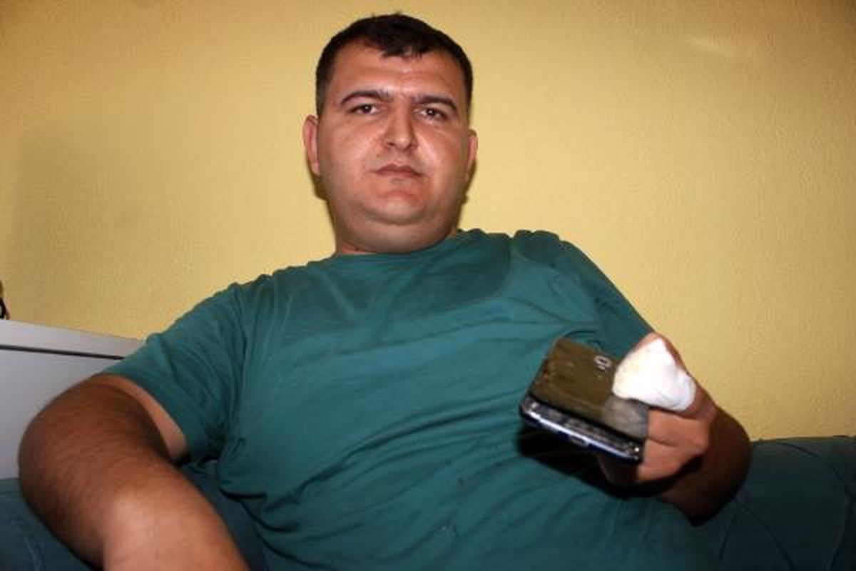 Cebindeki telefonun bataryası patlayan sürücü yaralandı