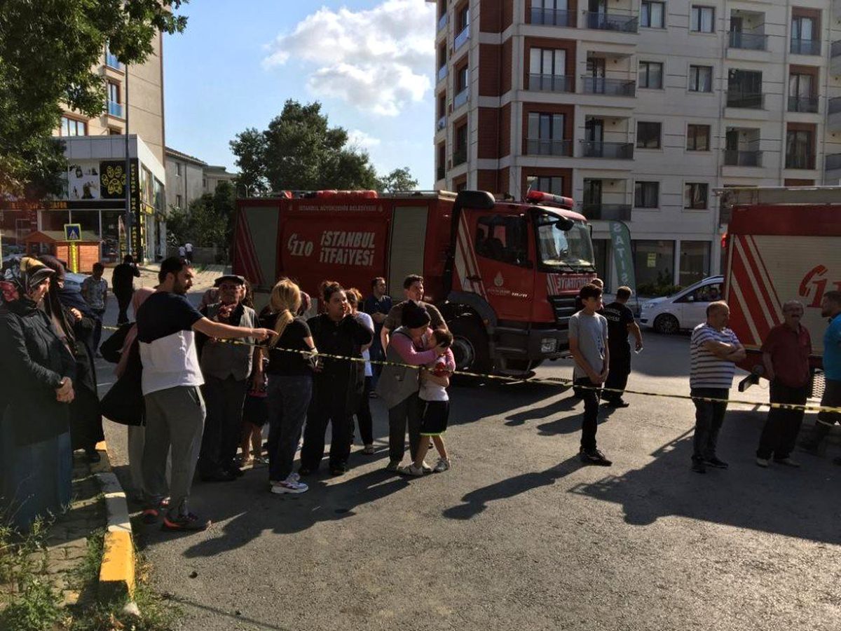 Çekmeköy\'de bir apartmanda yangın paniği