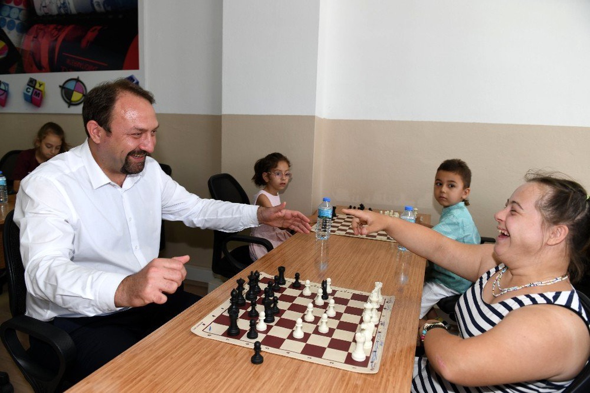 Çiğli Belediyesi, gençleri satranç masasında buluşturuyor