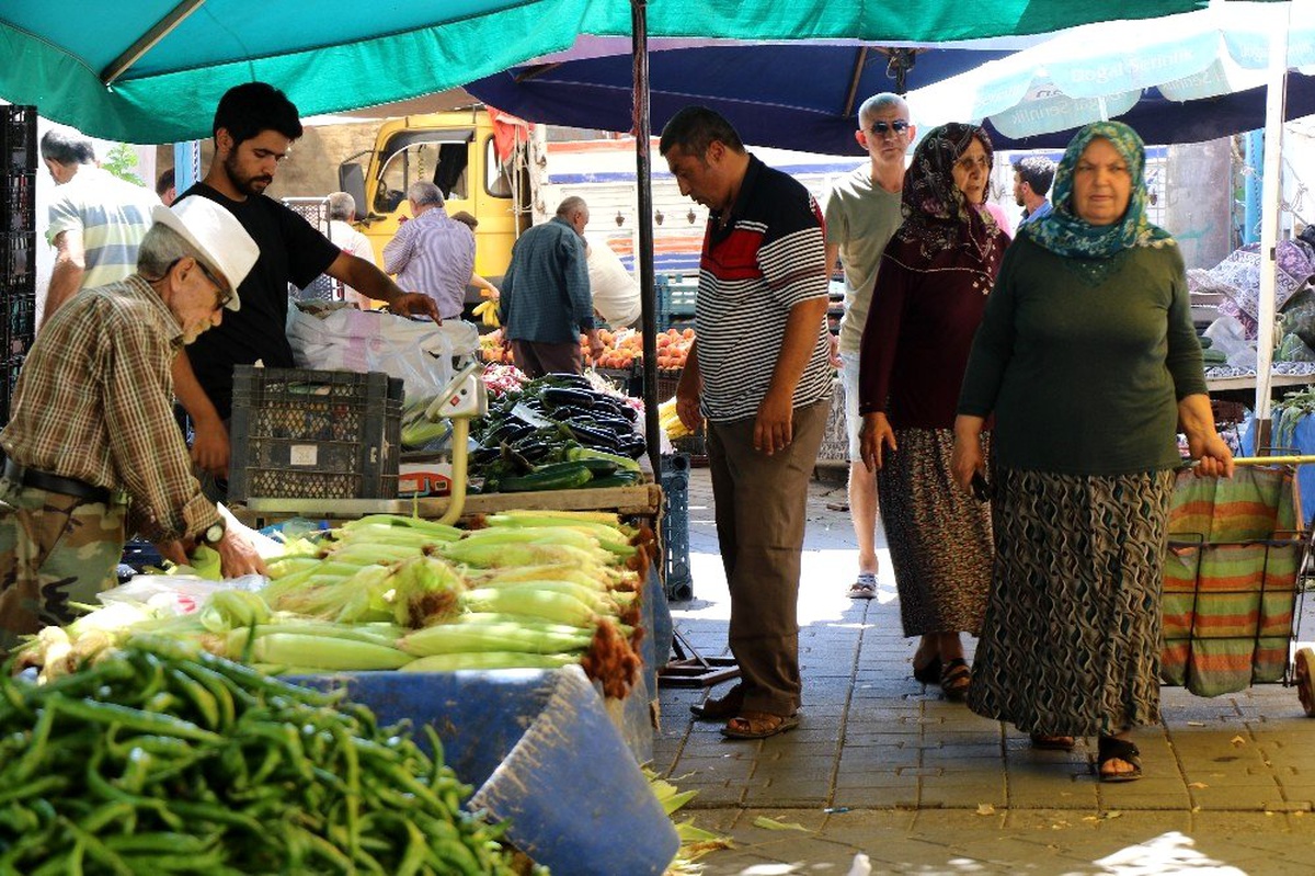 Denizli\'de domates, patates ve soğan fiyatı ile yüz güldürüyor