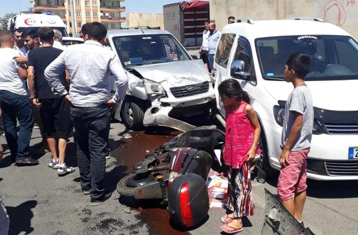 Diyarbakır\'da 4 aracın karıştığı zincirleme kaza: 2 yaralı