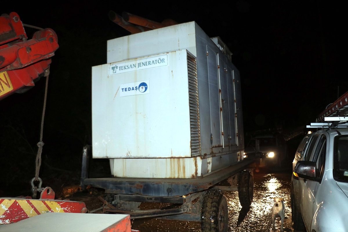 Düzce\'de selden etkilenen köye elektrik verildi