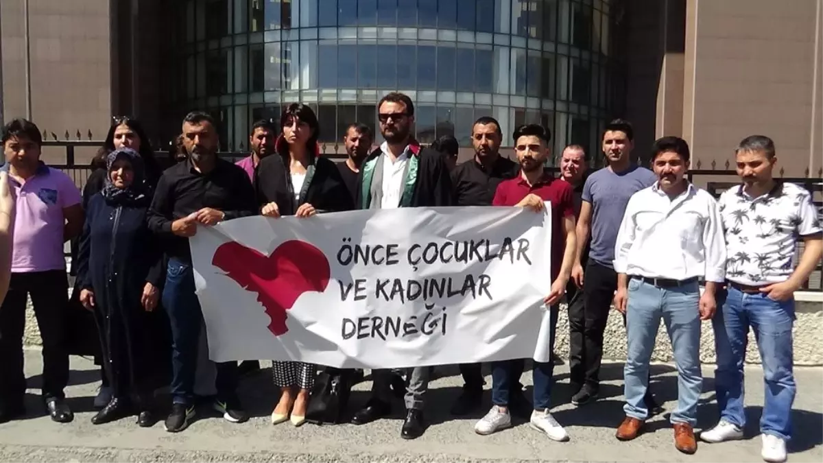 Eşini ve kayınbiraderini öldüren zanlının yargılanmasına başlandı