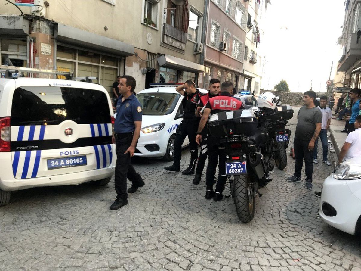 Fatih\'te bıçaklı kavga: 1 ölü, 2 yaralı