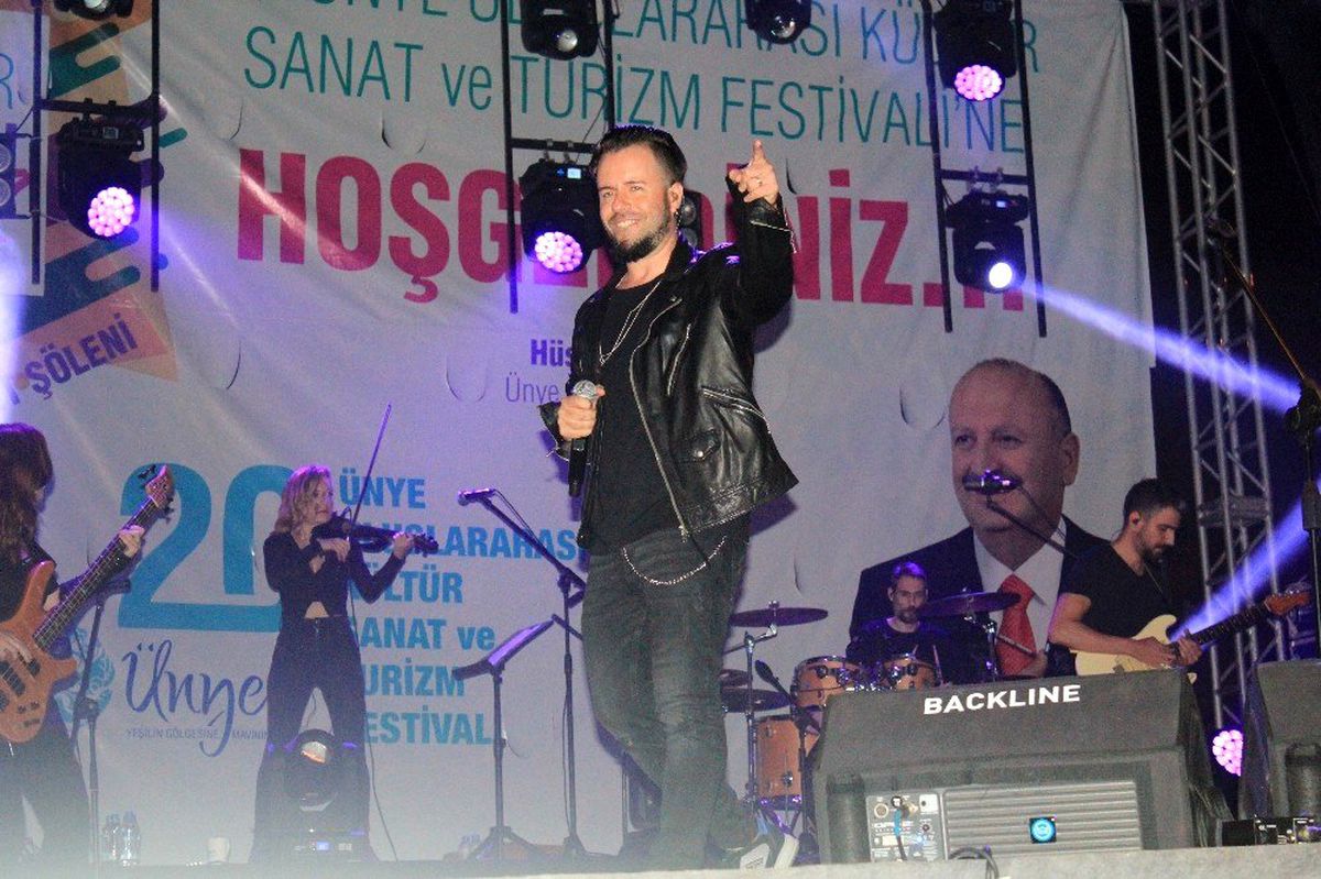 Gece, Emre ile Aydın'landı