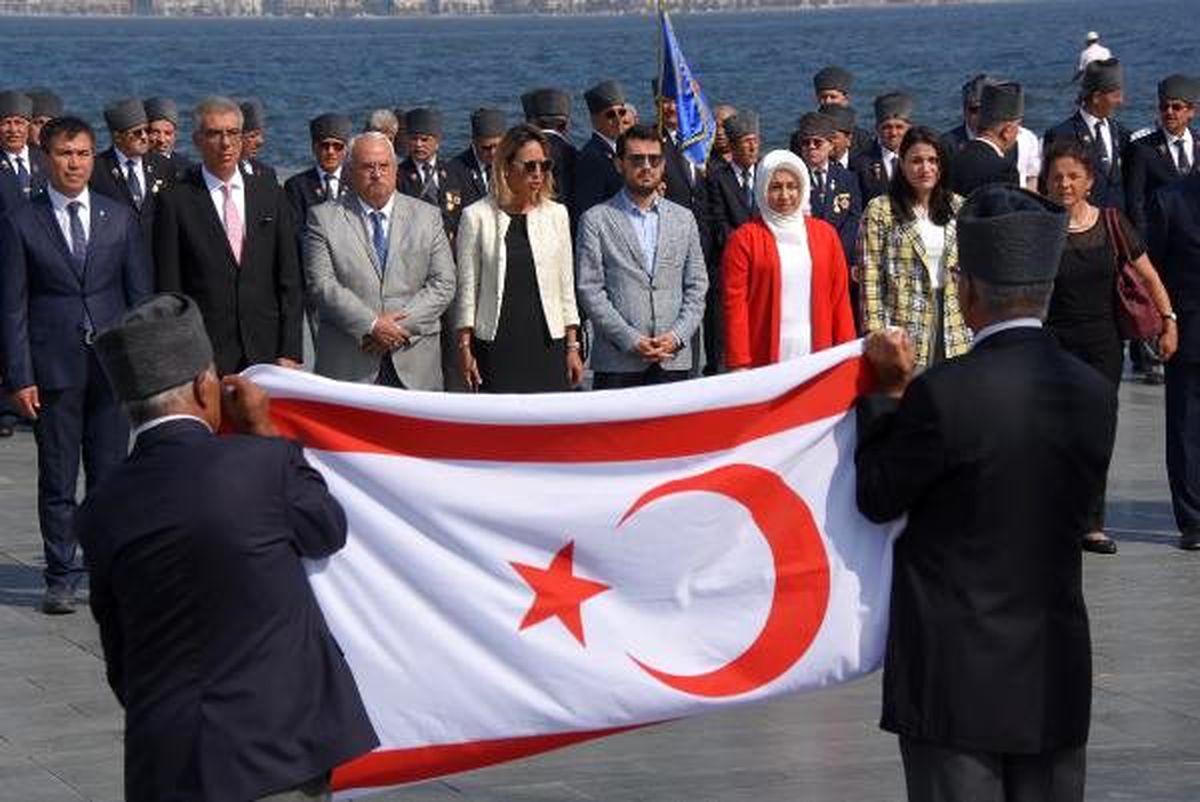 İzmir\'de KKTC Barış ve Özgürlük Bayramı kutlaması