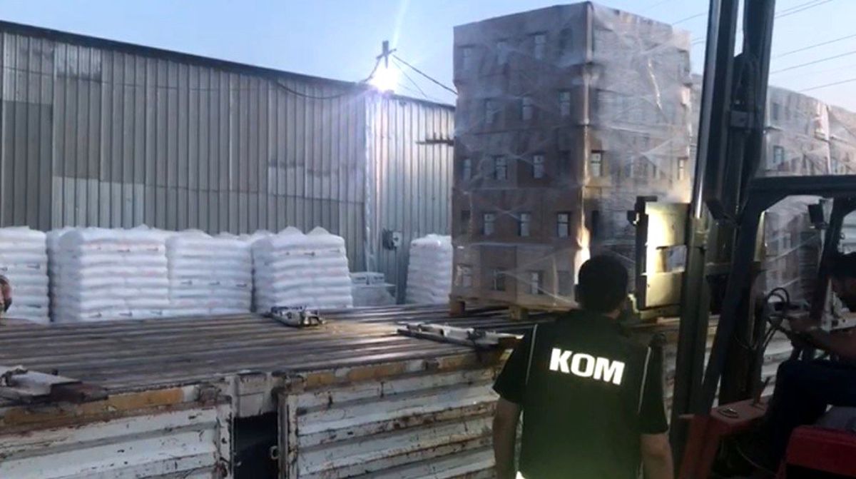 İzmir\'de sahte içki operasyonu: 14,4 ton etil alkol ele geçirildi