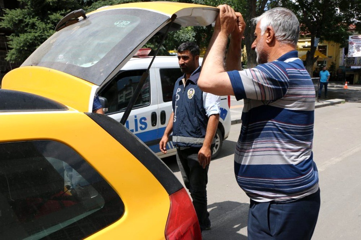Kars\'ta polis taksilere uygulama yaptı