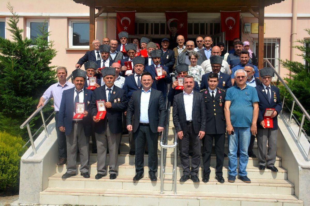 Kıbrıs gazilerine madalya