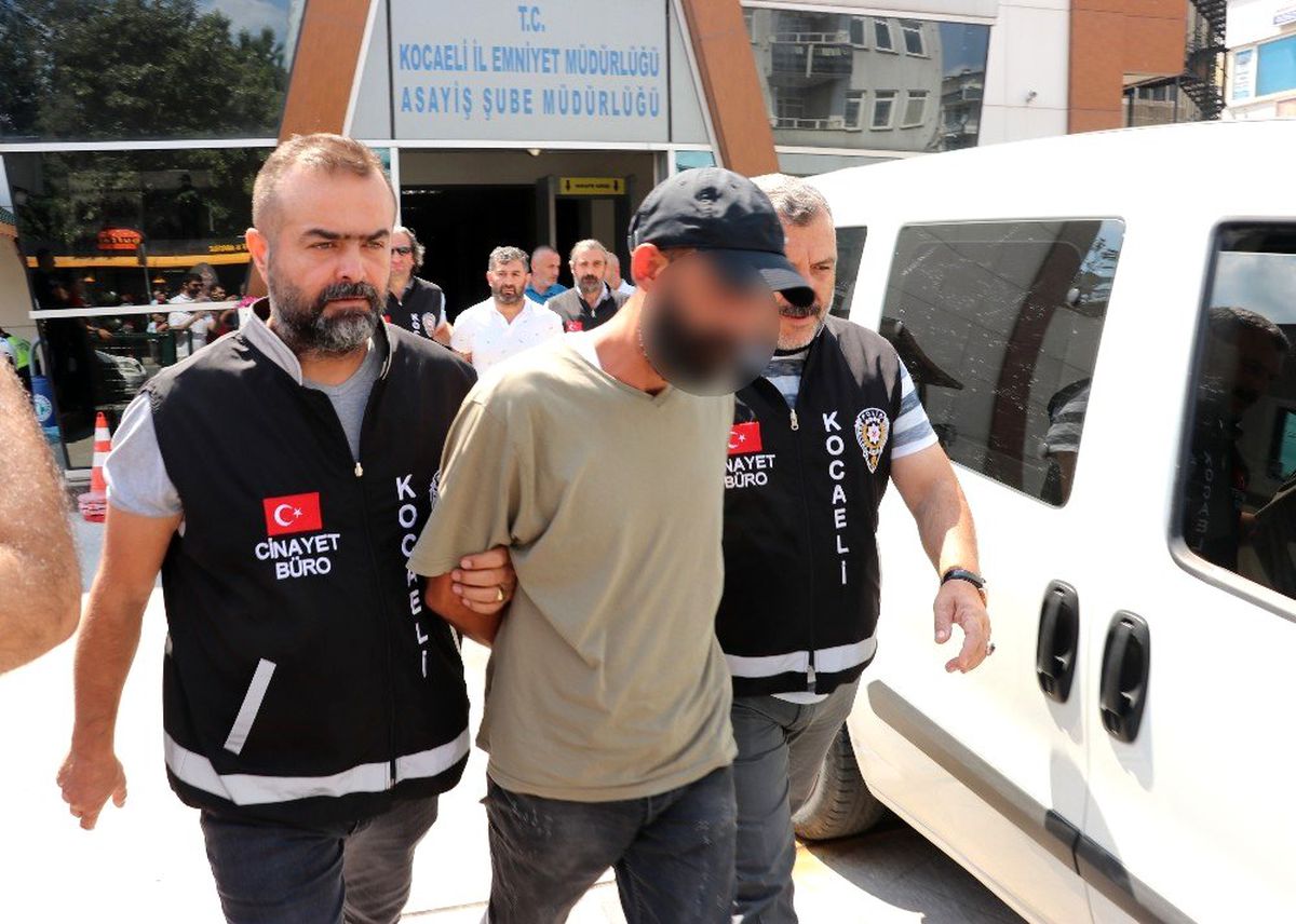 Kocaeli\'deki kadın cinayetinin 2 şüphelisi adliyeye sevk edildi