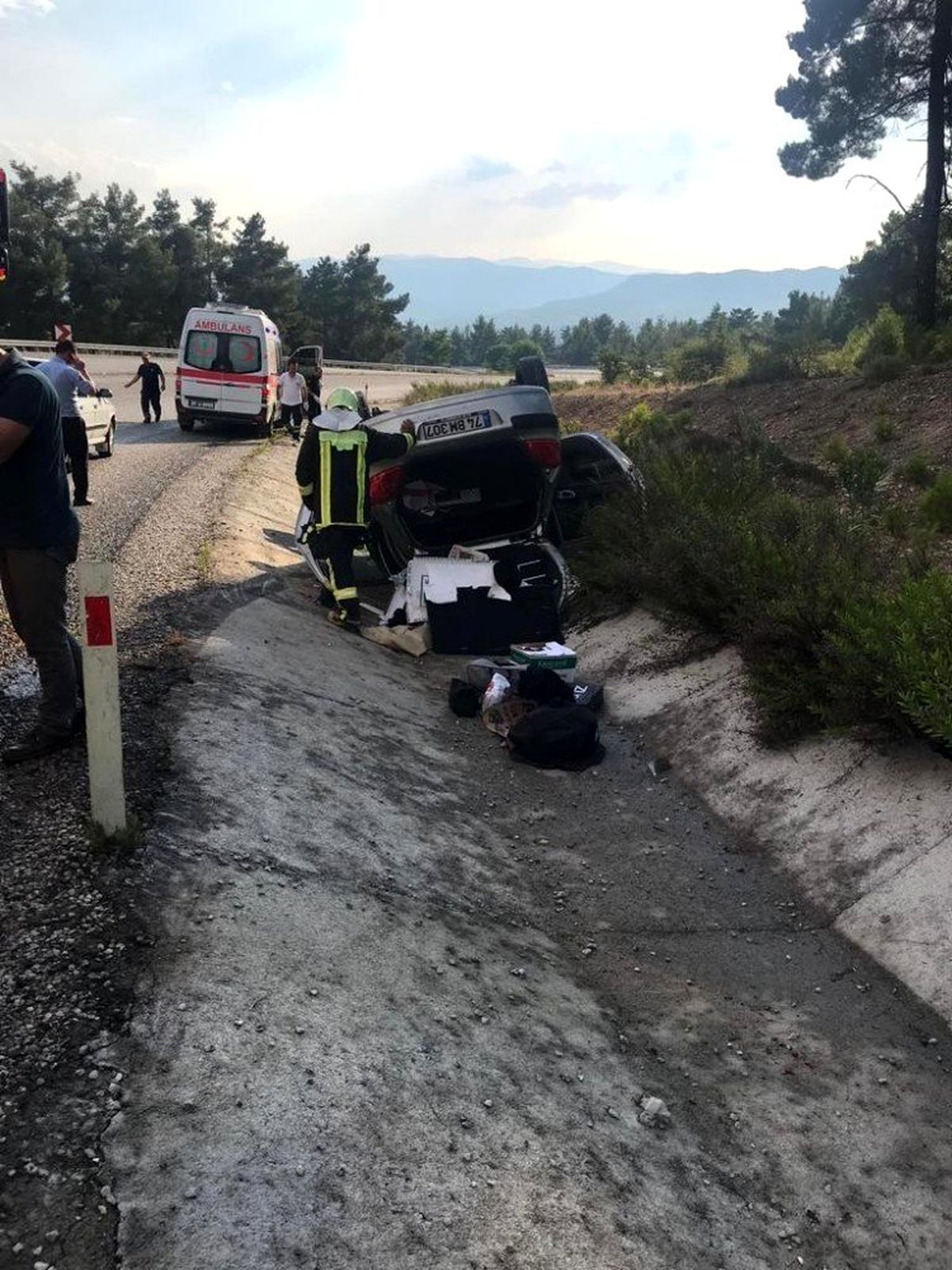 Kontrolden çıkan otomobil şarampole devrildi: 2 yaralı