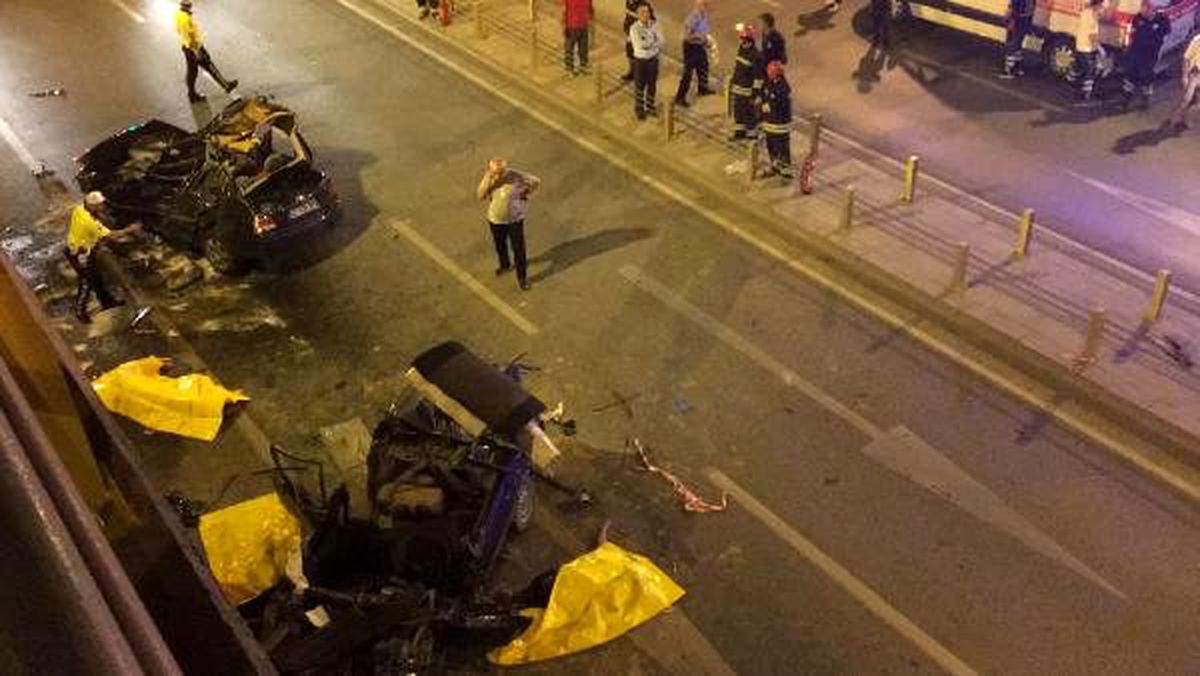 Konya\'da iki otomobil çarpıştı: 7 ölü (1)