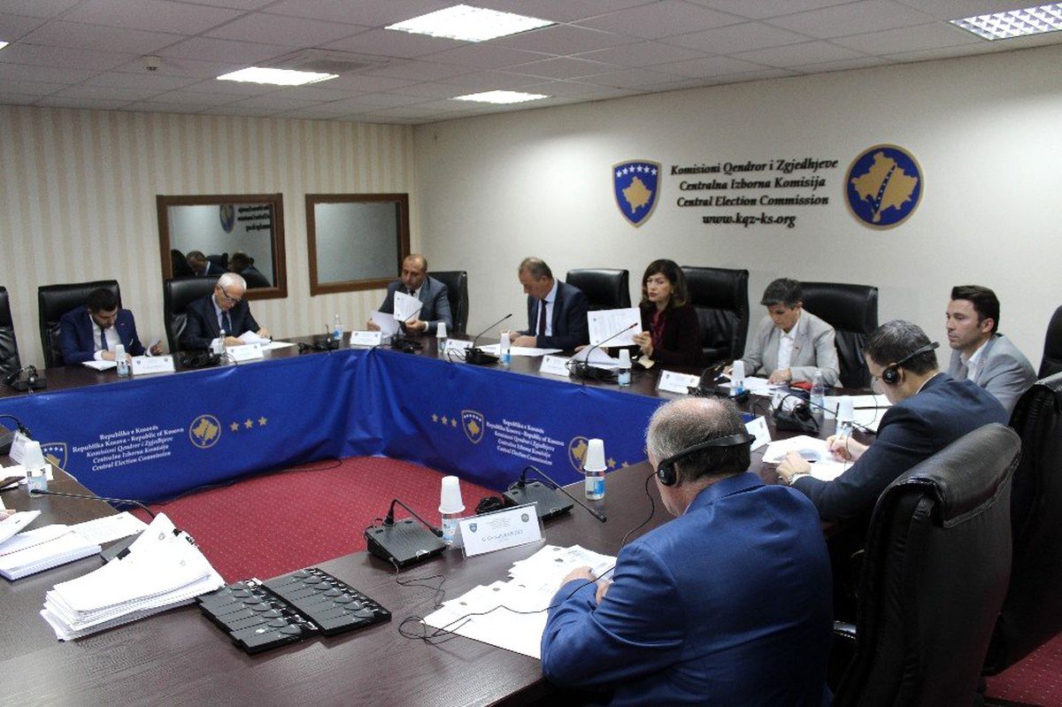 Kosova\'da muhalifler erken seçim talebinde bulundu
