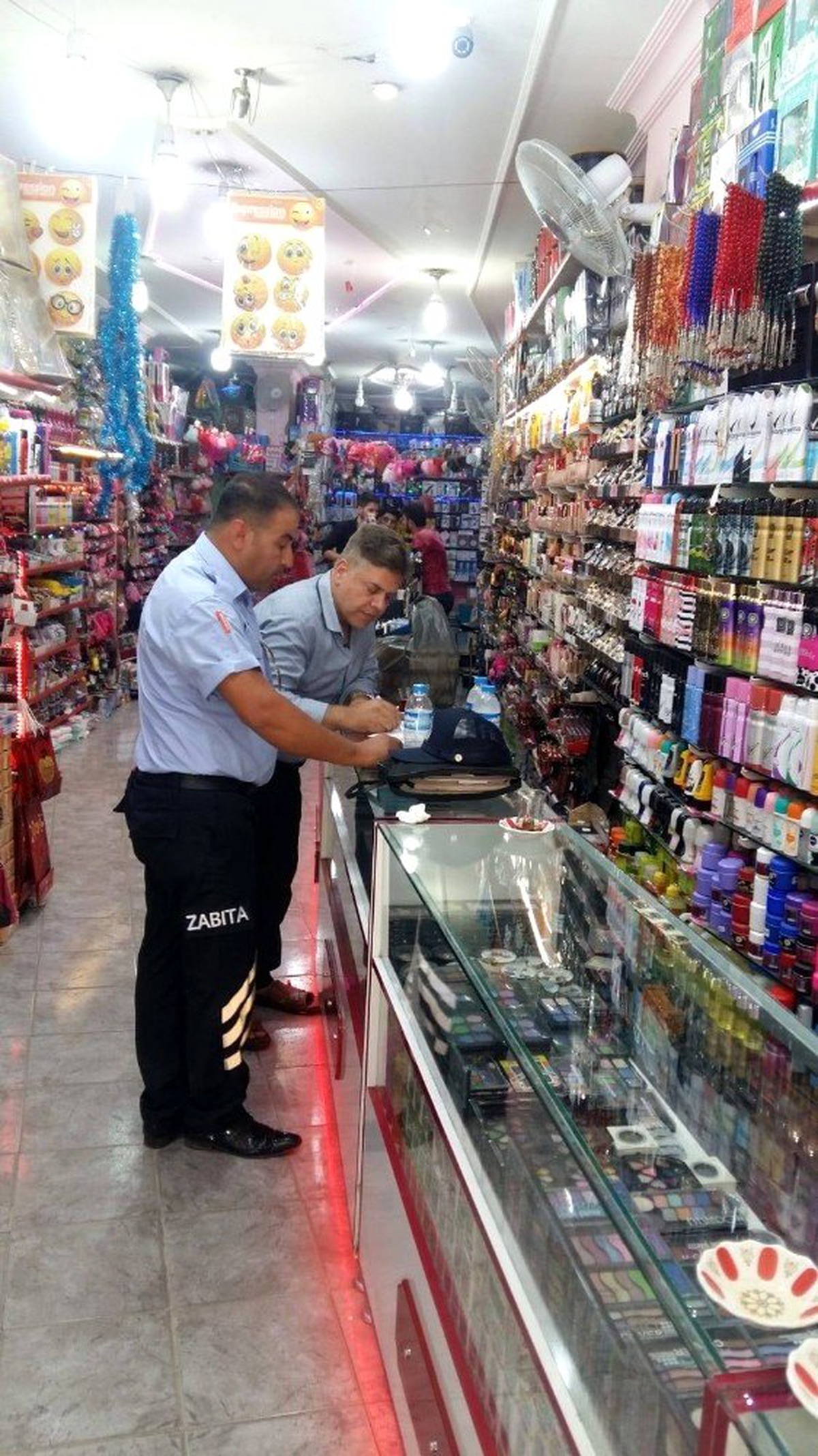 Kozmetik ürünleri satan iş yerleri denetlendi