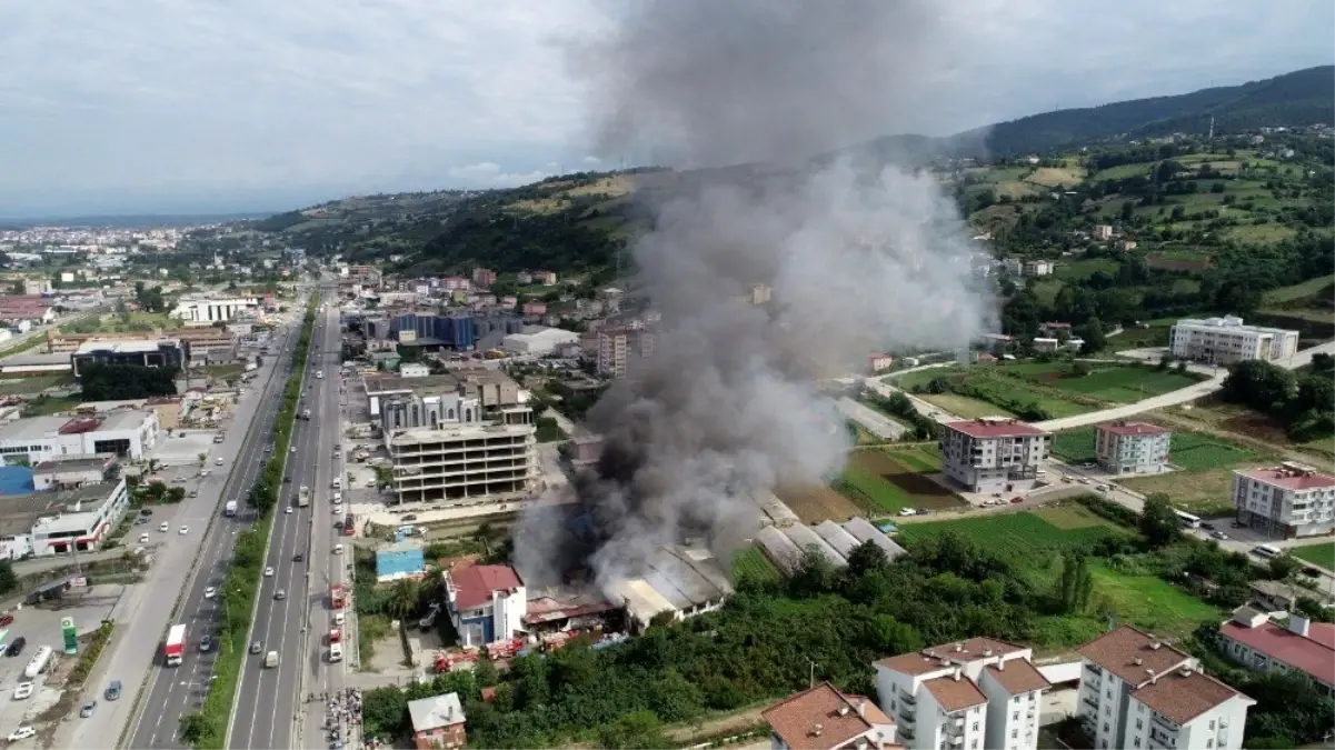 Mağaza yangını 4,5 saatte söndürüldü