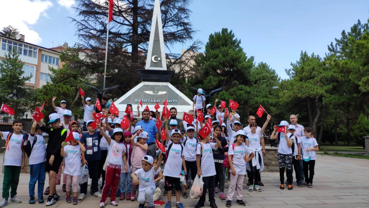 Ortaokul öğrencilerinden şehitlik ziyareti