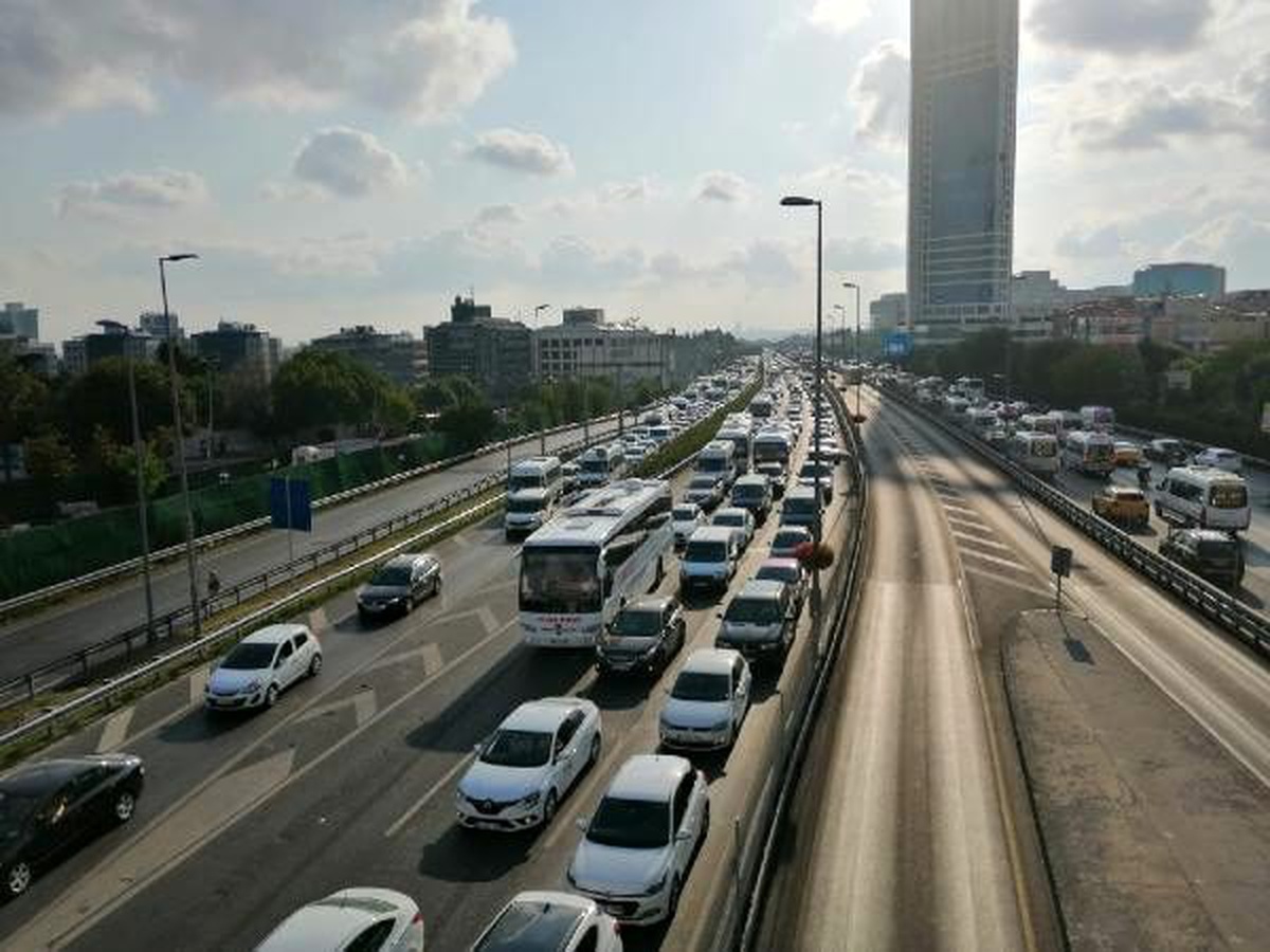 Trafikte kalmak İstanbulluya pahalıya mal oluyor