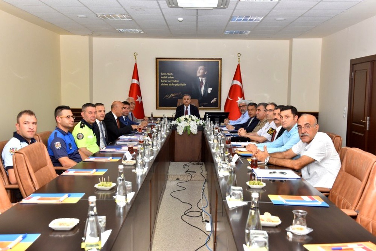 Vali Su: "Ölümlü trafik kazaları ilk 6 ayda yüzde 43 azaldı"