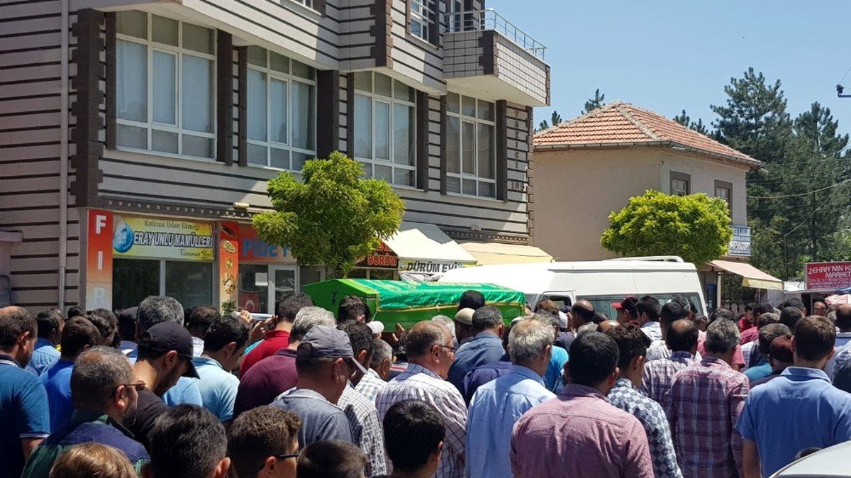 Yaşam mücadelesini kaybeden 17 yaşındaki İbrahim, son yolculuğuna uğurlandı